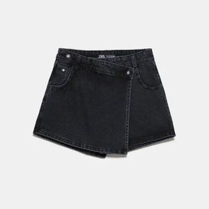 NWOT Zara Button Black Denim Mini Asymmetrical Skort- Size M